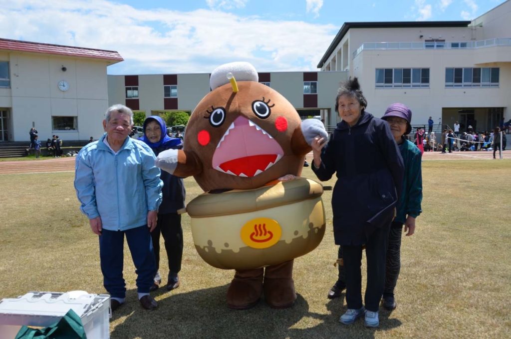 地域の方と記念撮影